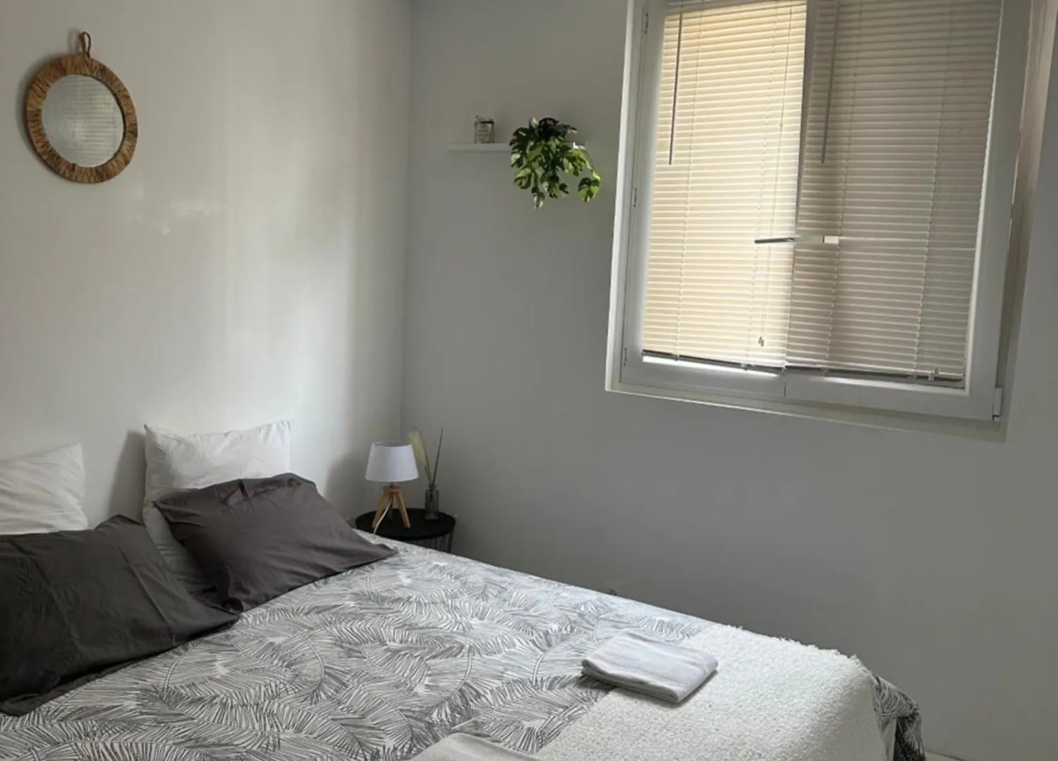 Privat Room In Private Security Residence With Free Parking, 1 Minute From Tramway, 9 Minutes From De Center, Accessible All Transports Nice